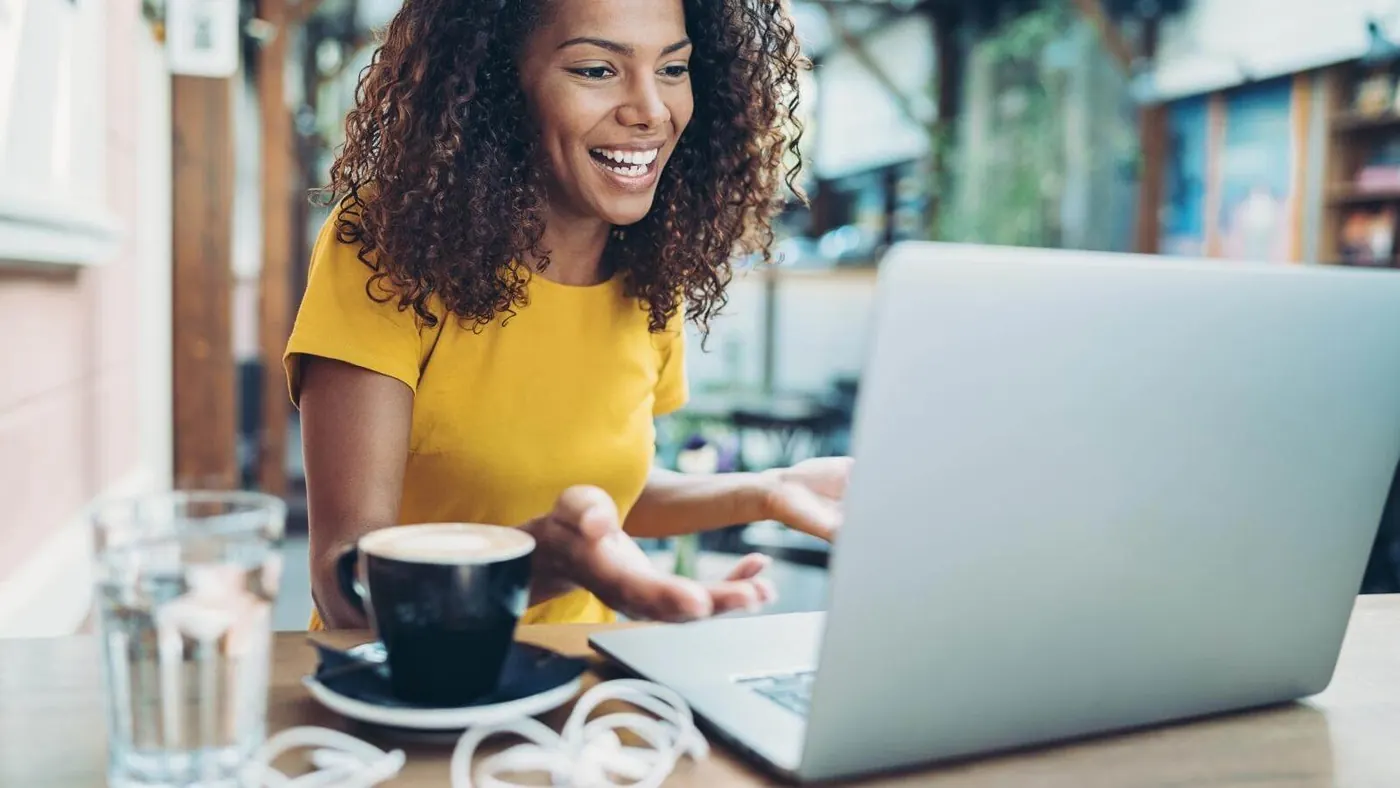 woman talking to someone on he computer